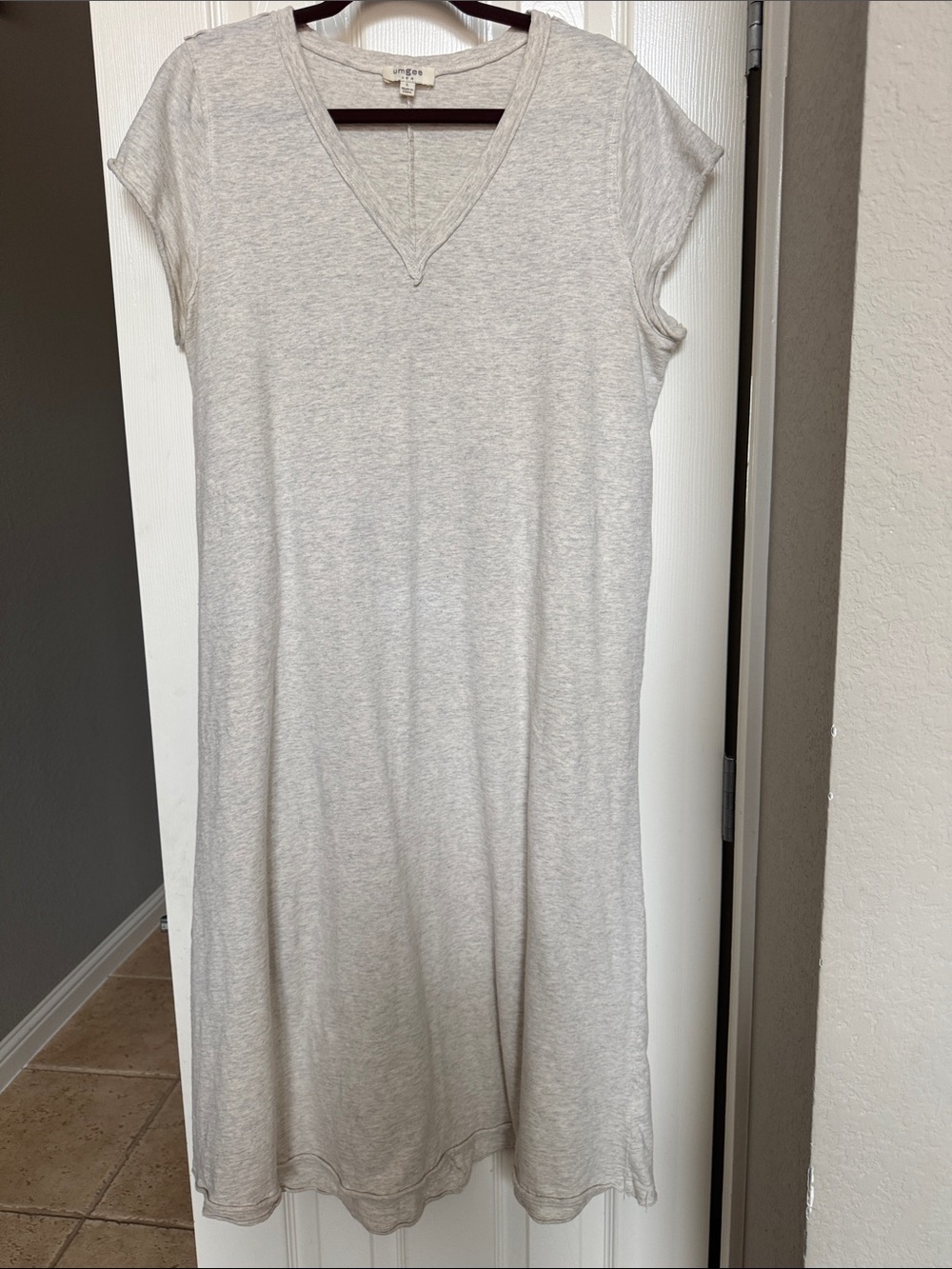 Umgee Light Heather Gray V-Neck Midi Dress. 100% Cotton. Size L.